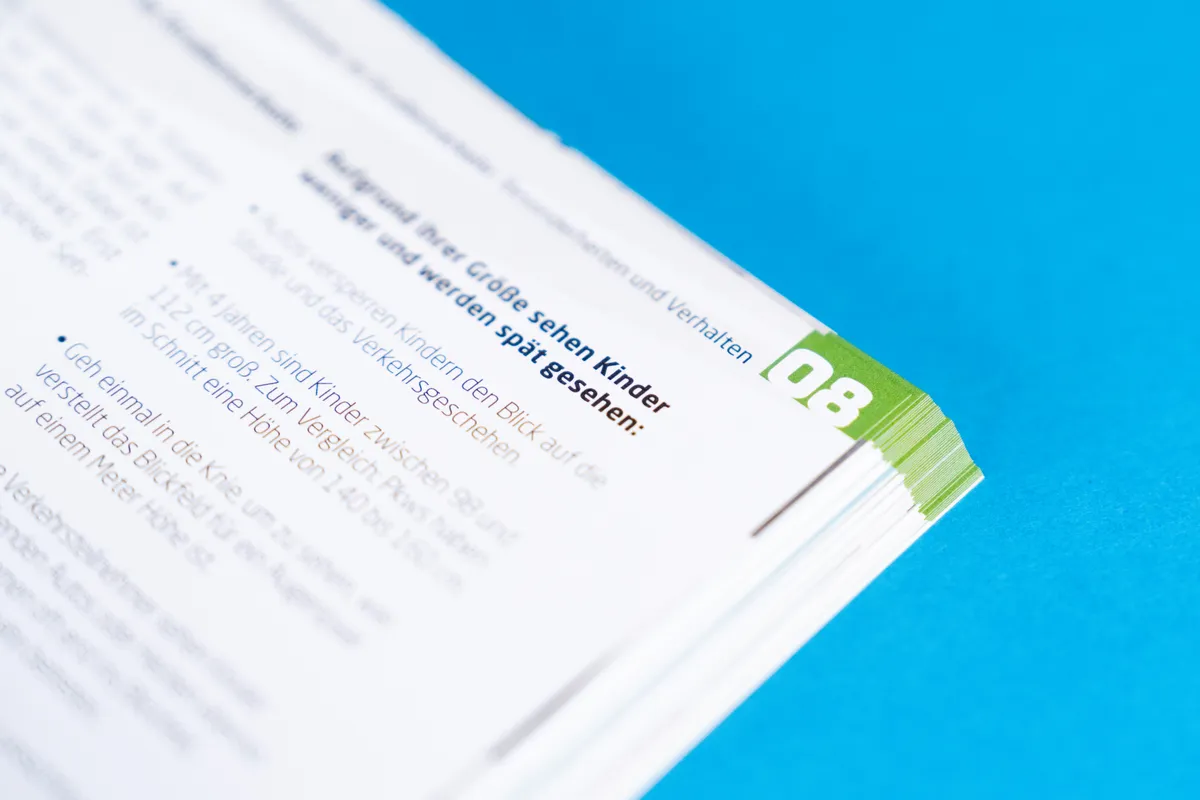 Quadratisches Begleitbuch zum Führerschein – Ansicht 3