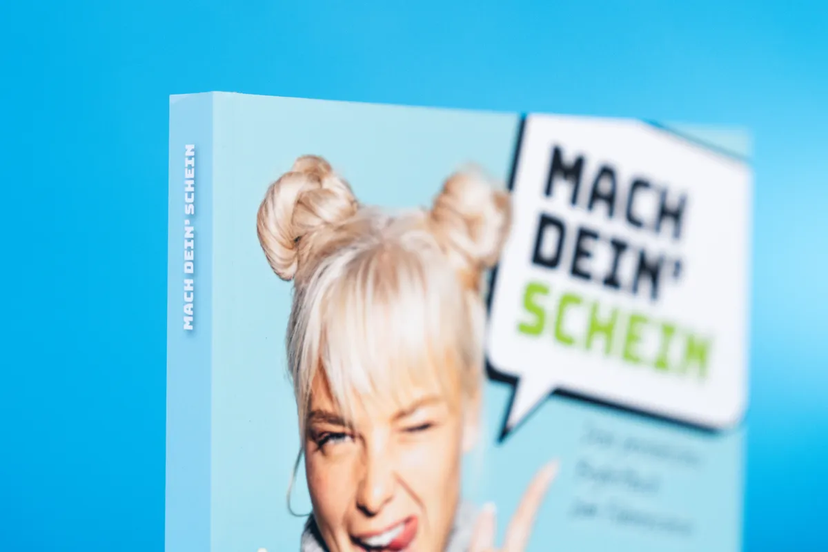 Quadratisches Begleitbuch zum Führerschein – Ansicht 4