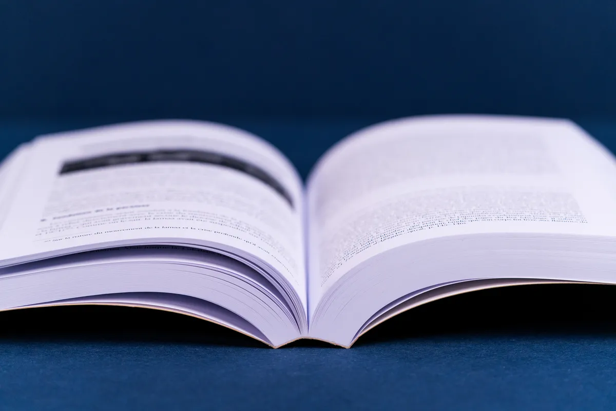 Taschenbuch mit glänzendem Umschlag – Ansicht 3