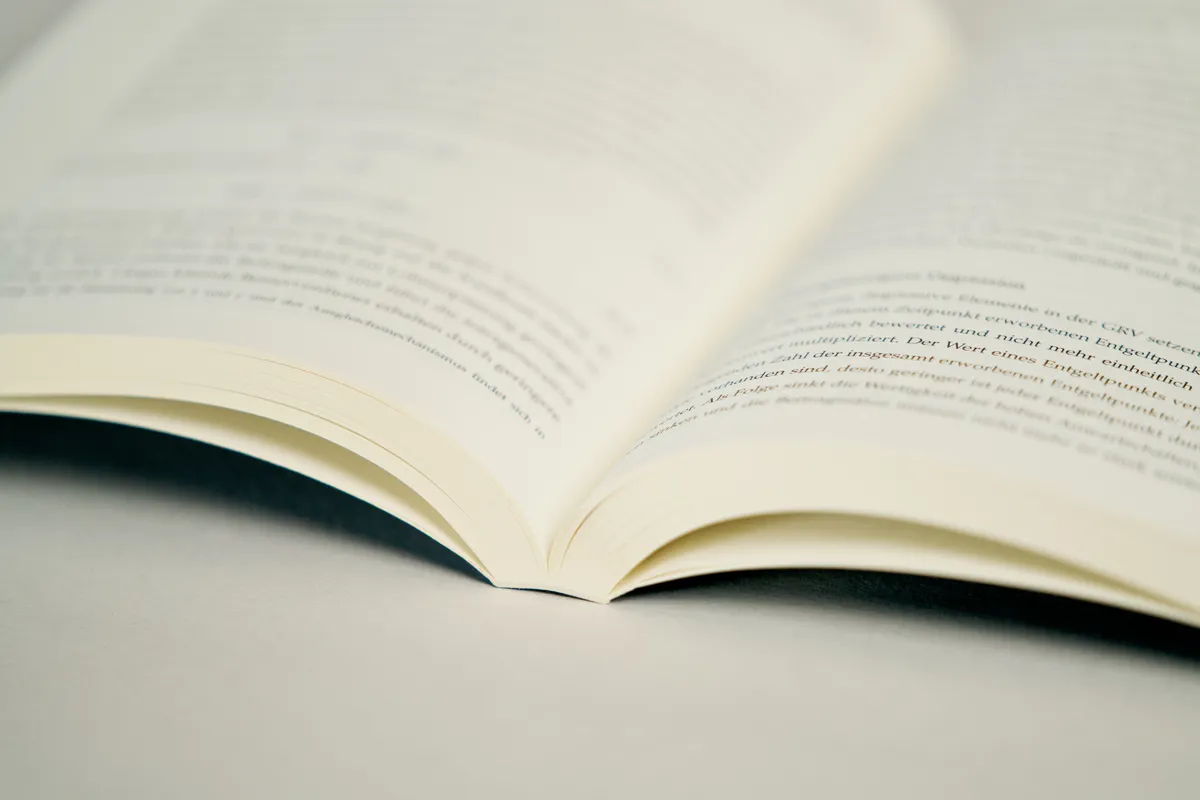 Taschenbuch mit mattem Umschlag – Ansicht 4